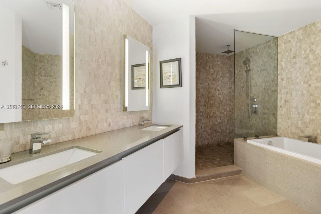 68 SE 6th St , Unit 2101, Miami, FL 33131 Photo