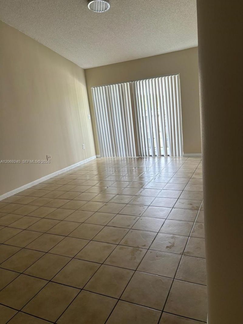 7200 NW 179th St , Unit 310, Hialeah, FL 33015 Photo