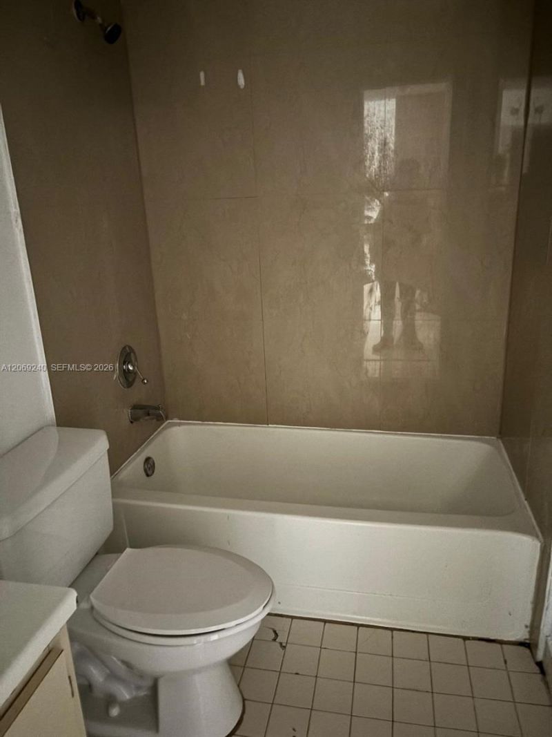 7200 NW 179th St , Unit 310, Hialeah, FL 33015 Photo