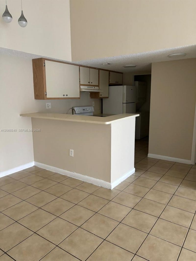 7200 NW 179th St , Unit 310, Hialeah, FL 33015 Photo