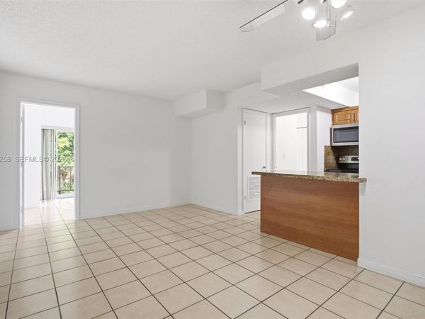 810 SW 129th Pl, Unit 209, Miami, FL 33184