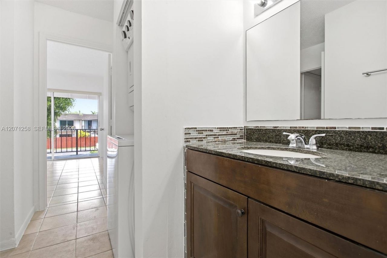 810 SW 129th Pl , Unit 209, Miami, FL 33184 Photo