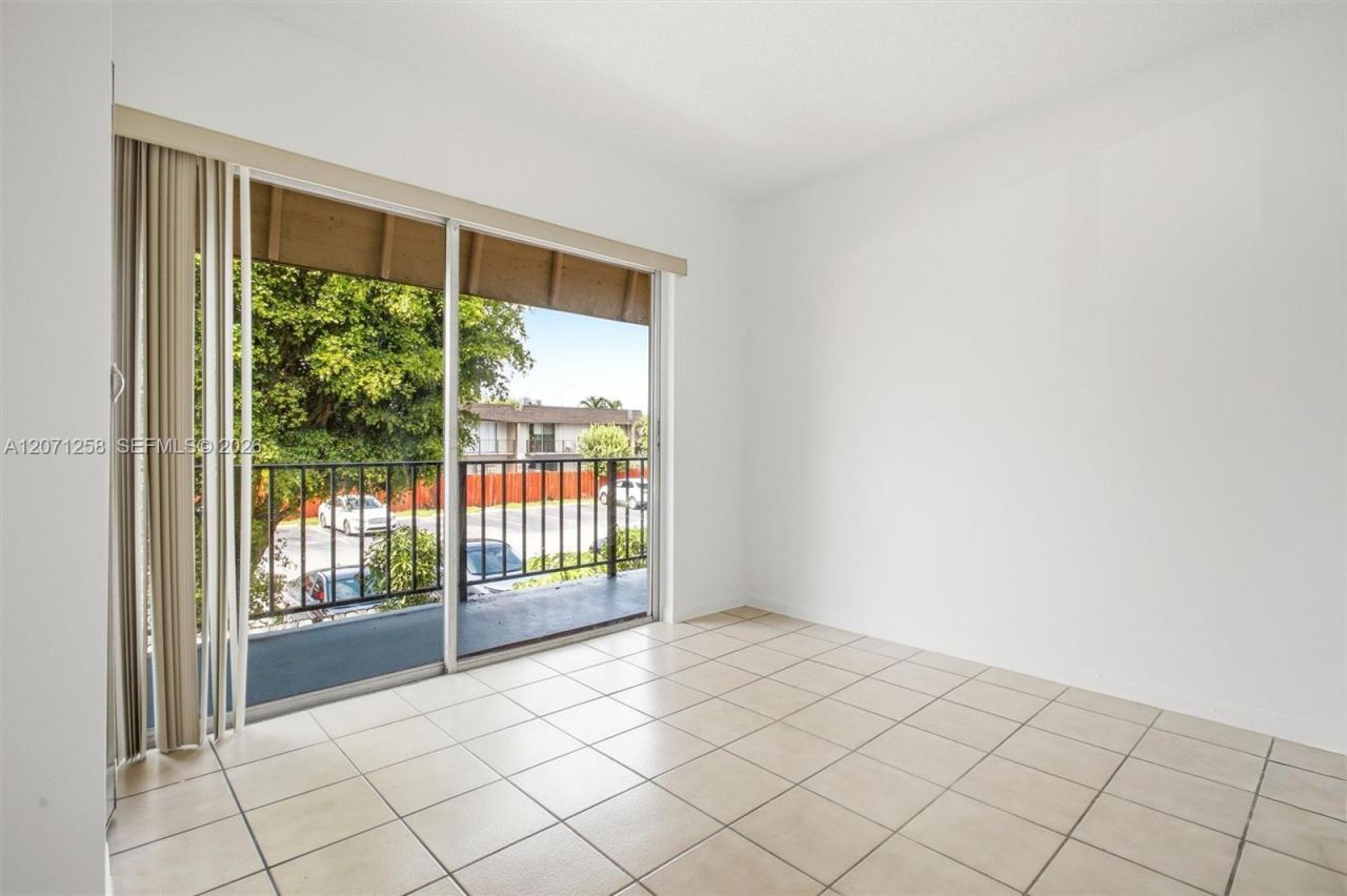 810 SW 129th Pl , Unit 209, Miami, FL 33184 Photo