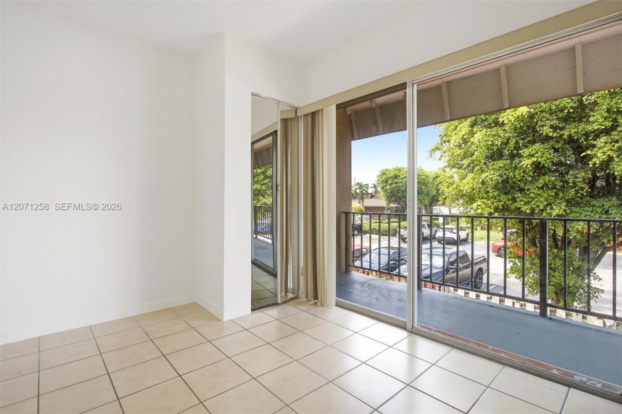 810 SW 129th Pl , Unit 209, Miami, FL 33184 Photo