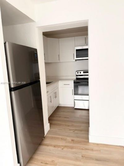 401 SE 10th St , Unit rear, Hallandale Beach, FL 33009 Photo