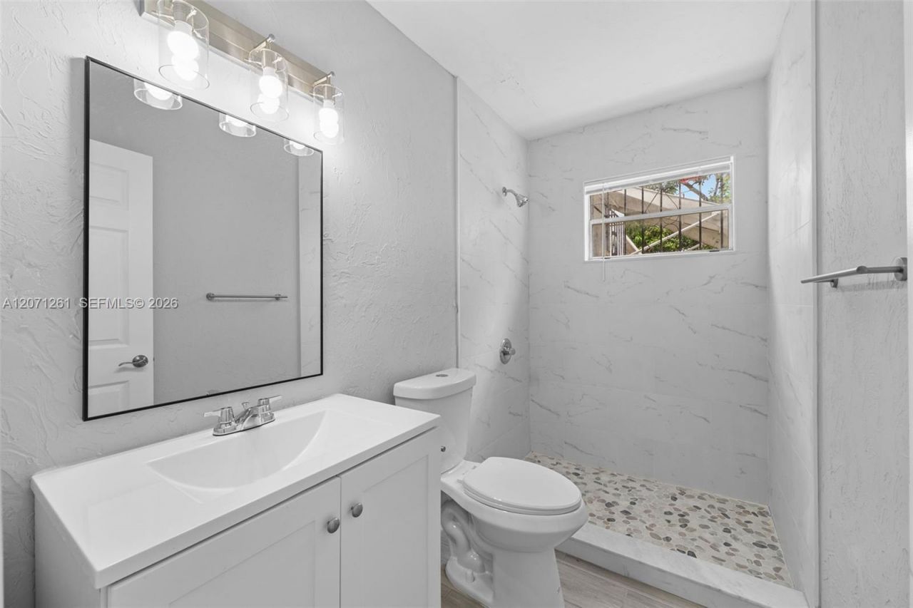 1227 NW 27th St , Unit 1227, Miami, FL 33142 Photo