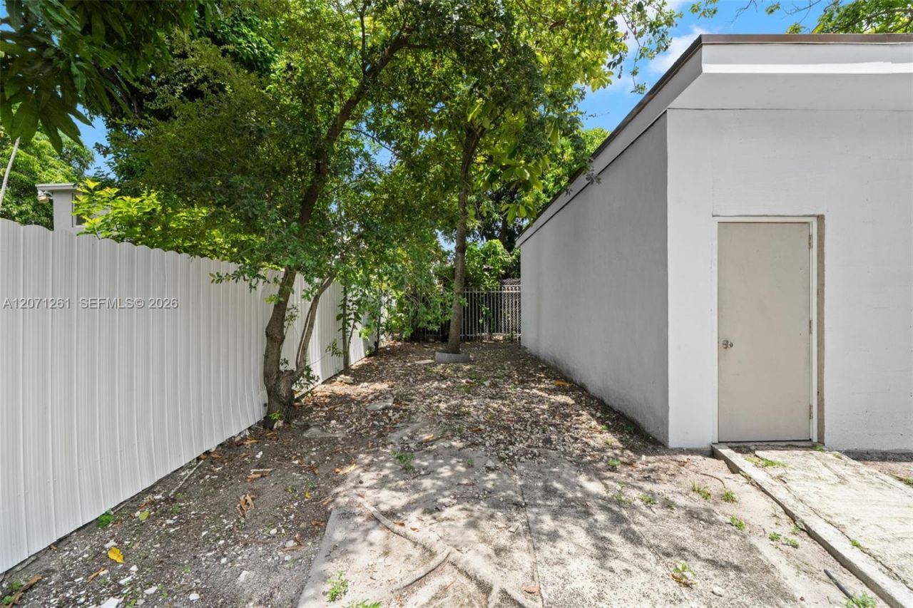 1227 NW 27th St , Unit 1227, Miami, FL 33142 Photo