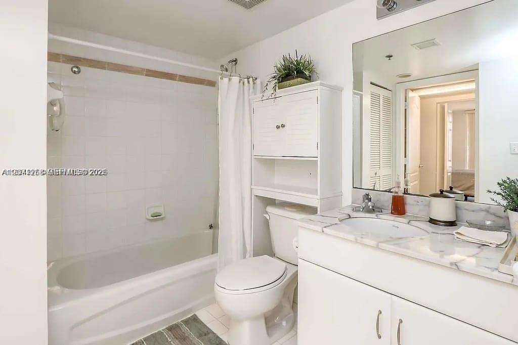 1200 Brickell Bay Dr , Unit 1518, Miami, FL 33131 Photo