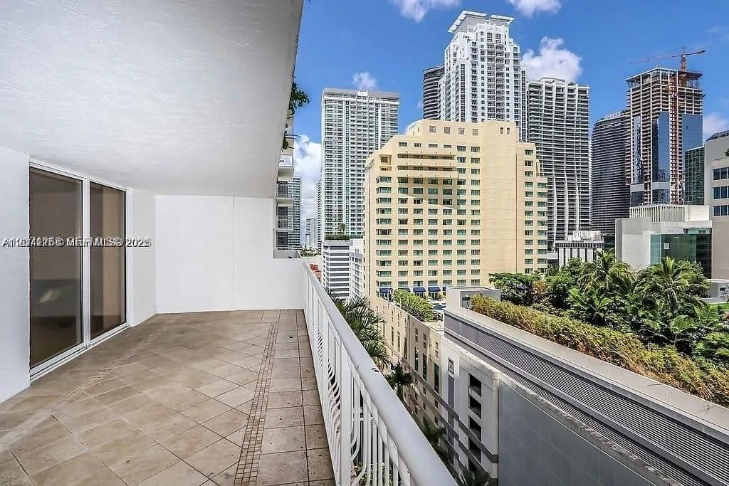 1200 Brickell Bay Dr , Unit 1518, Miami, FL 33131 Photo