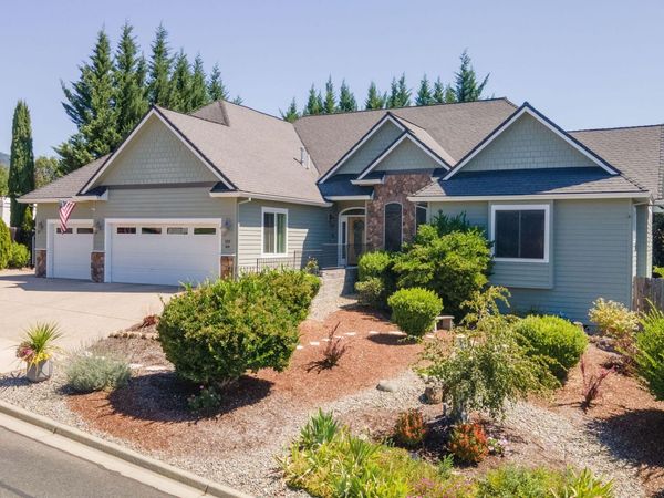 109 NW Fall Run Drive, Grants Pass, OR 97526