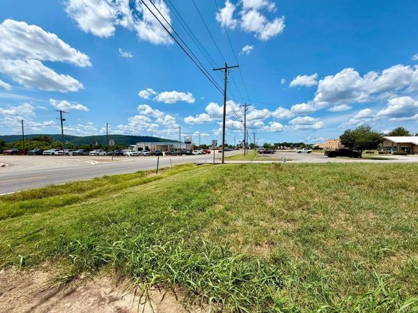 2208 E Main , Mountain View, AR 72560