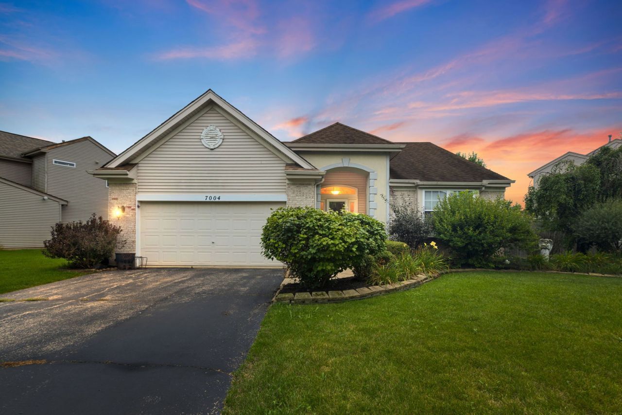 7004 Nathan Lane, Carpentersville, IL 60110 Main Photo