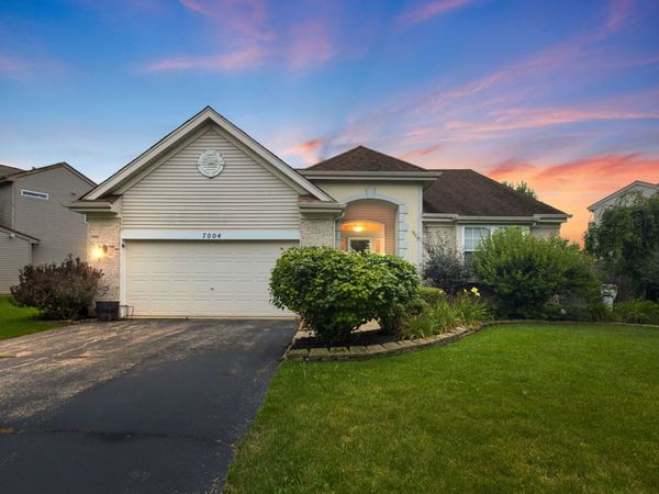 7004 Nathan Lane, Carpentersville, IL 60110