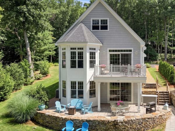 24 Laurelwood Dr, Webster, MA 01570