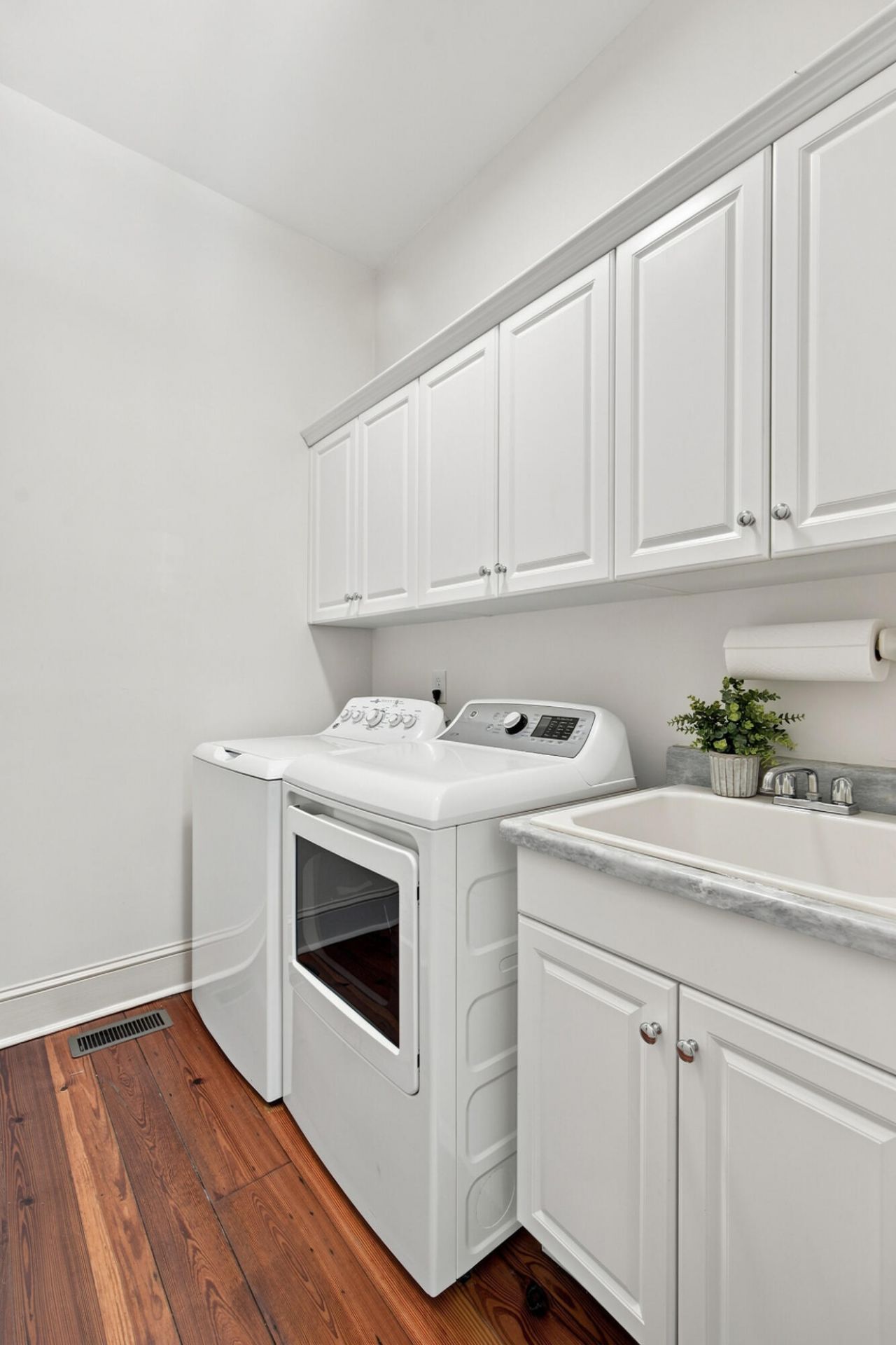 55 Montrose Road Photo 20