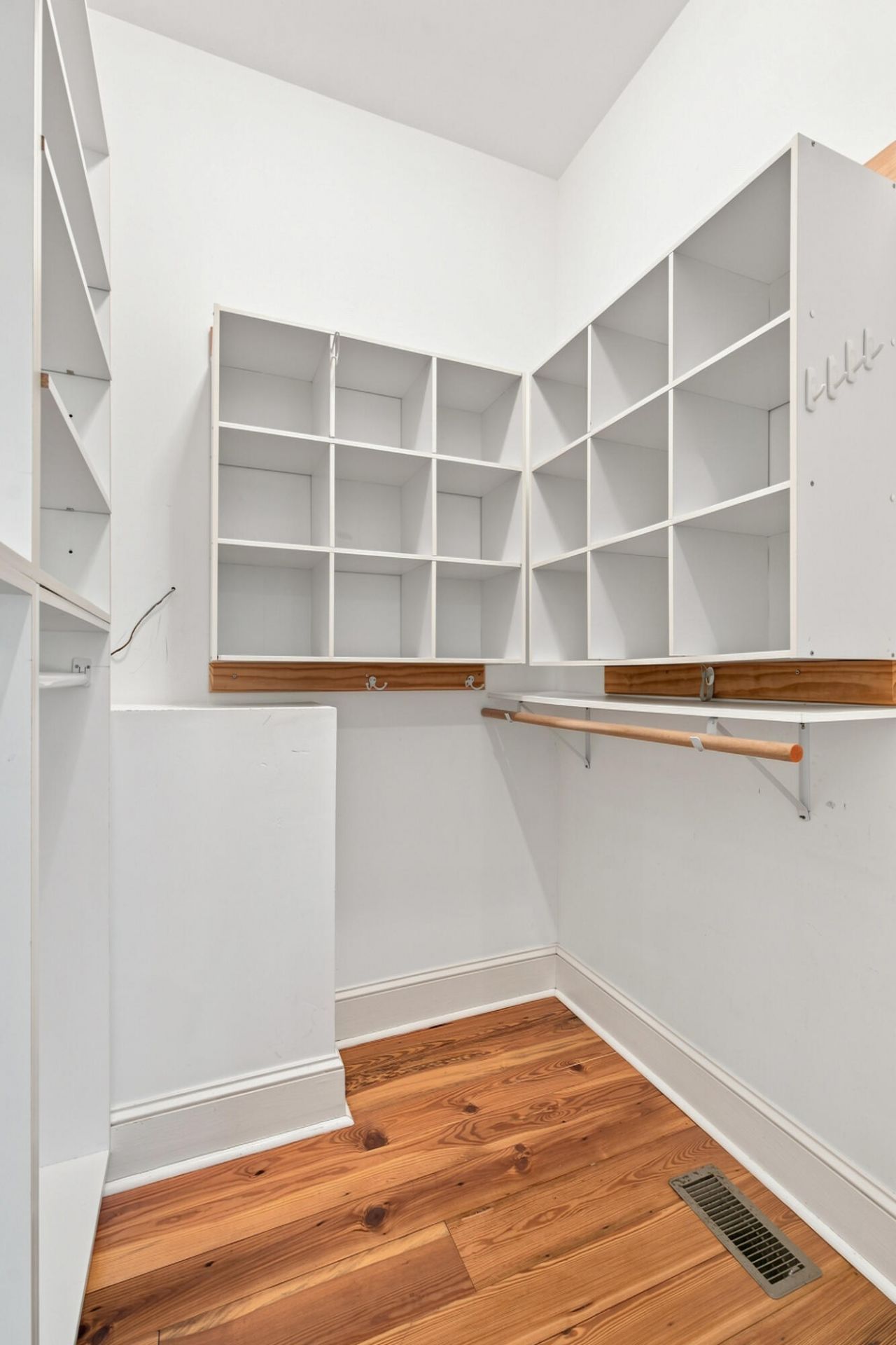 55 Montrose Road Photo 24