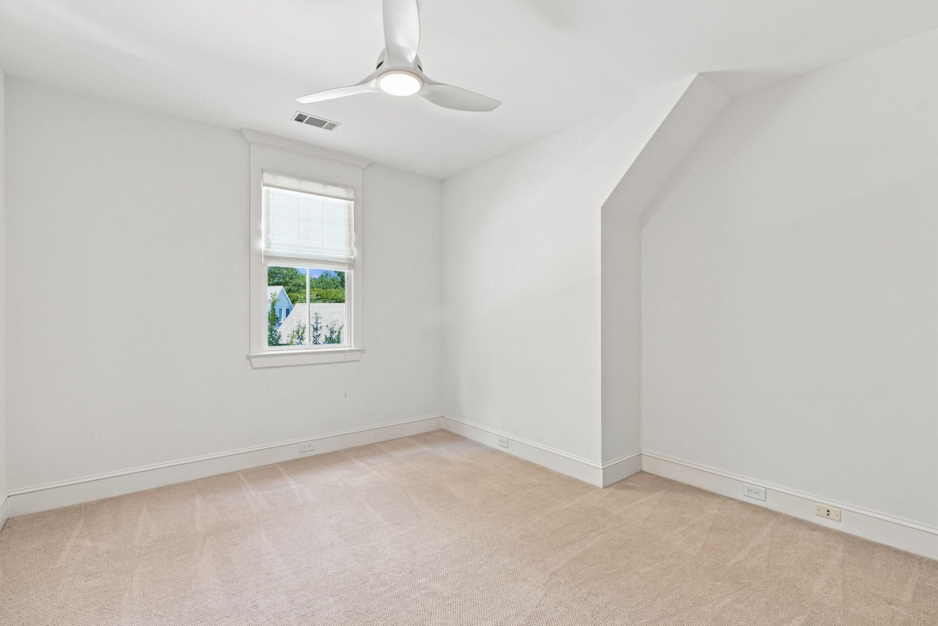 55 Montrose Road Photo 36
