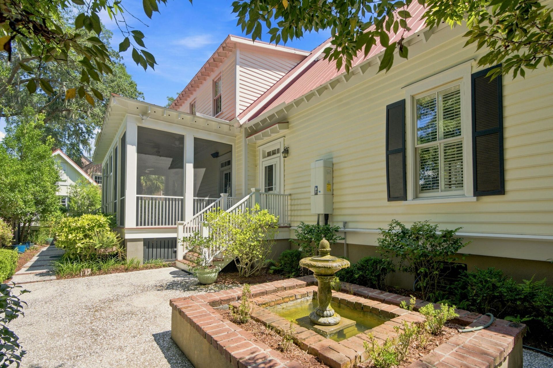 55 Montrose Road Photo 40