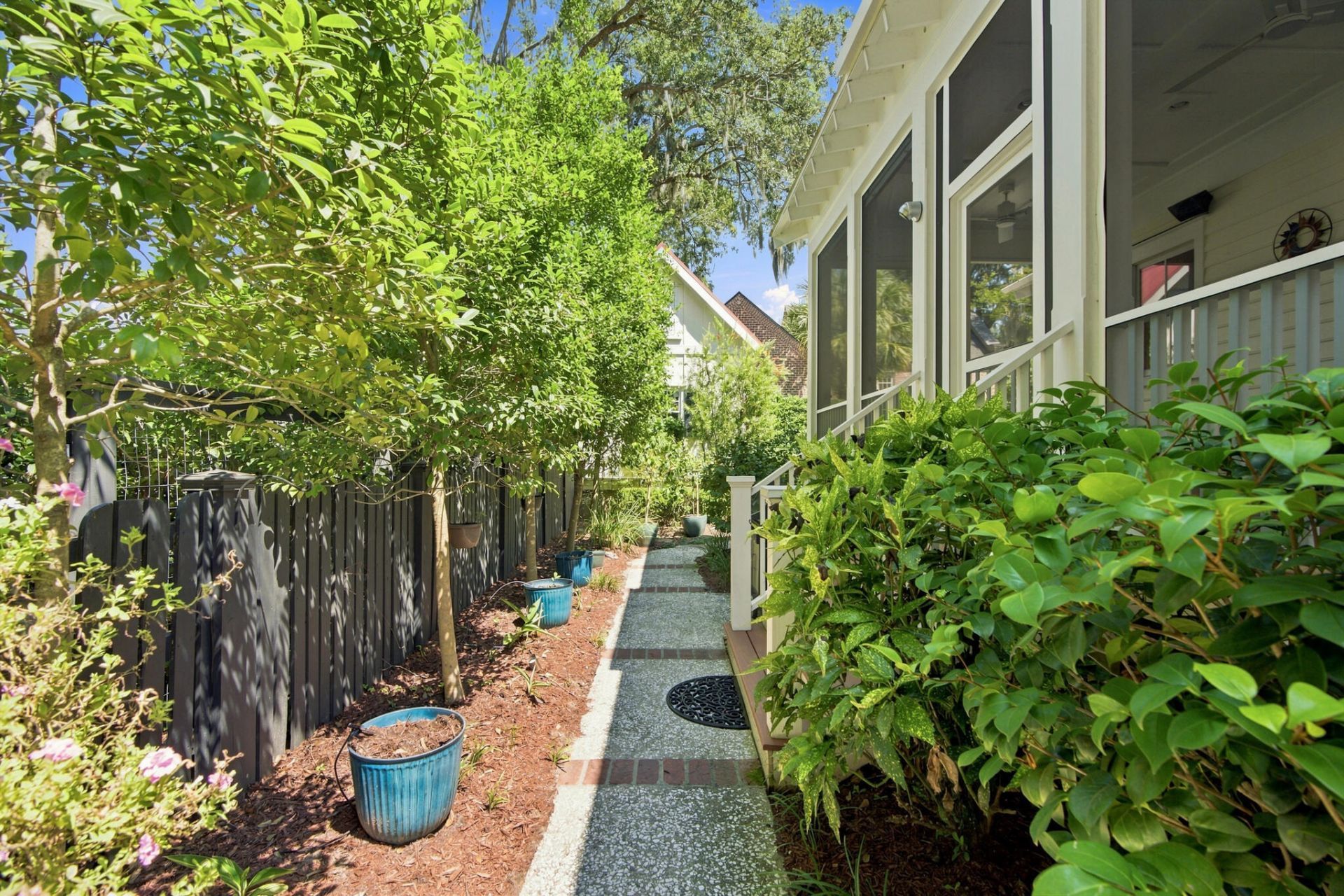 55 Montrose Road Photo 44