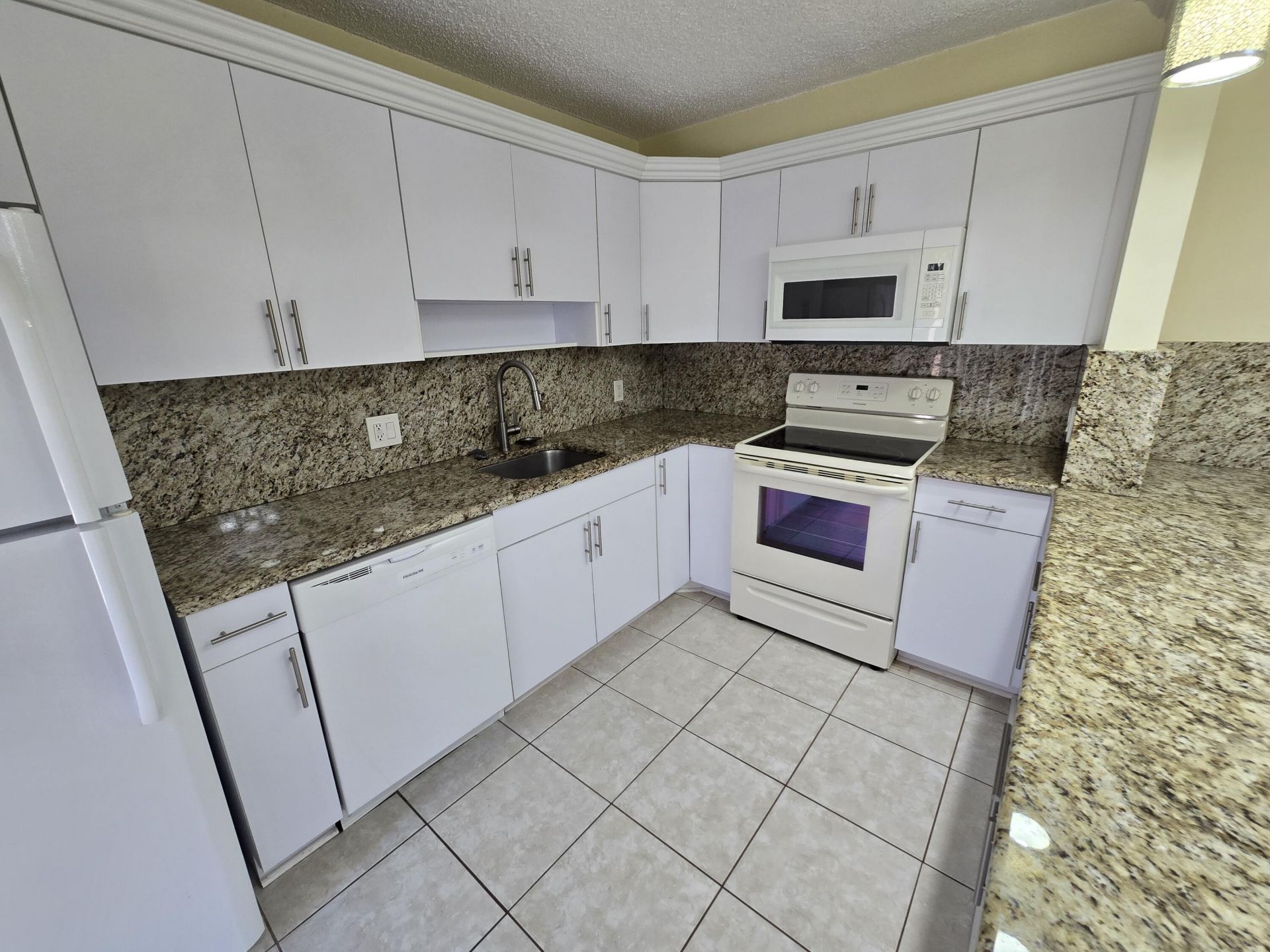 3232 Meridian Way N, Unit B, Palm Beach Gardens, FL 33410 Photo