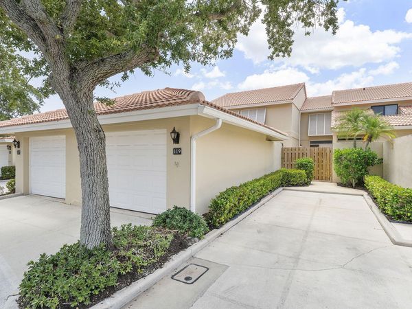 119 Old Meadow Way, Palm Beach Gardens, FL 33418