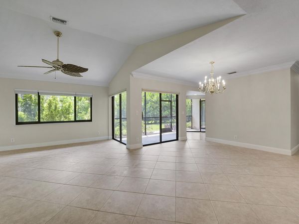 13 Lexington Lane E, Unit A, Palm Beach Gardens, FL 33418