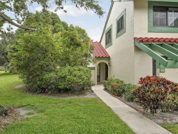 13 Lexington Lane E, Unit A, Palm Beach Gardens, FL 33418