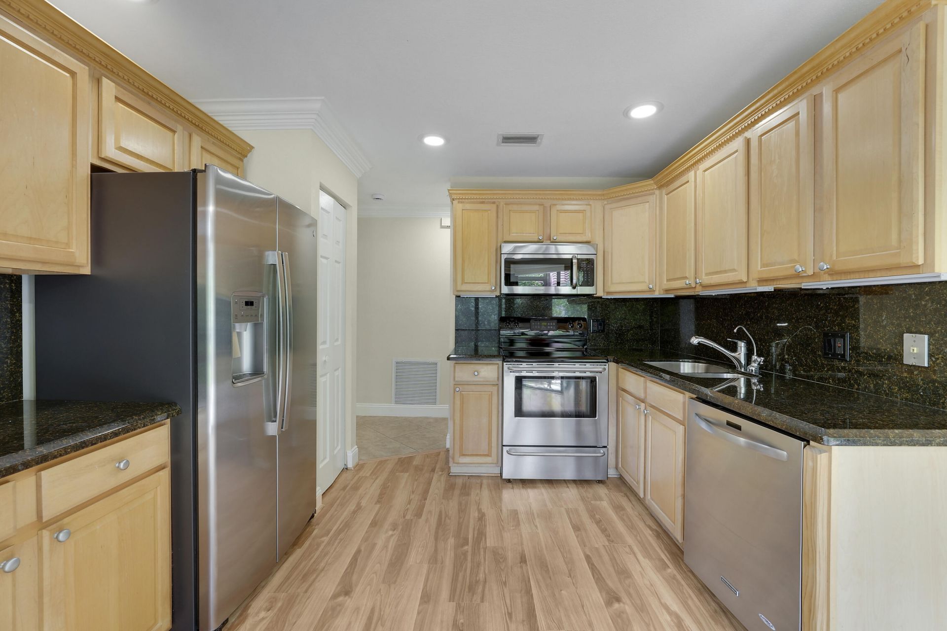 13 Lexington Lane E, Unit A, Palm Beach Gardens, FL 33418 Photo