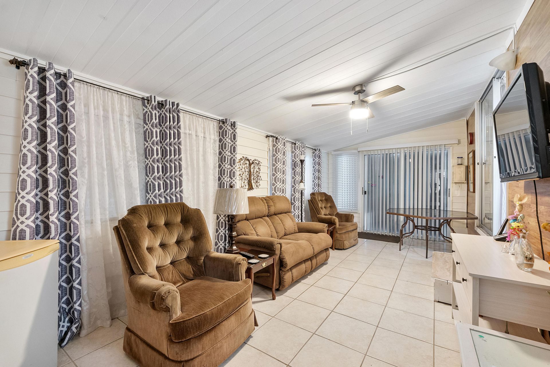 8670 SW 18th Place, Davie, FL 33324 Photo