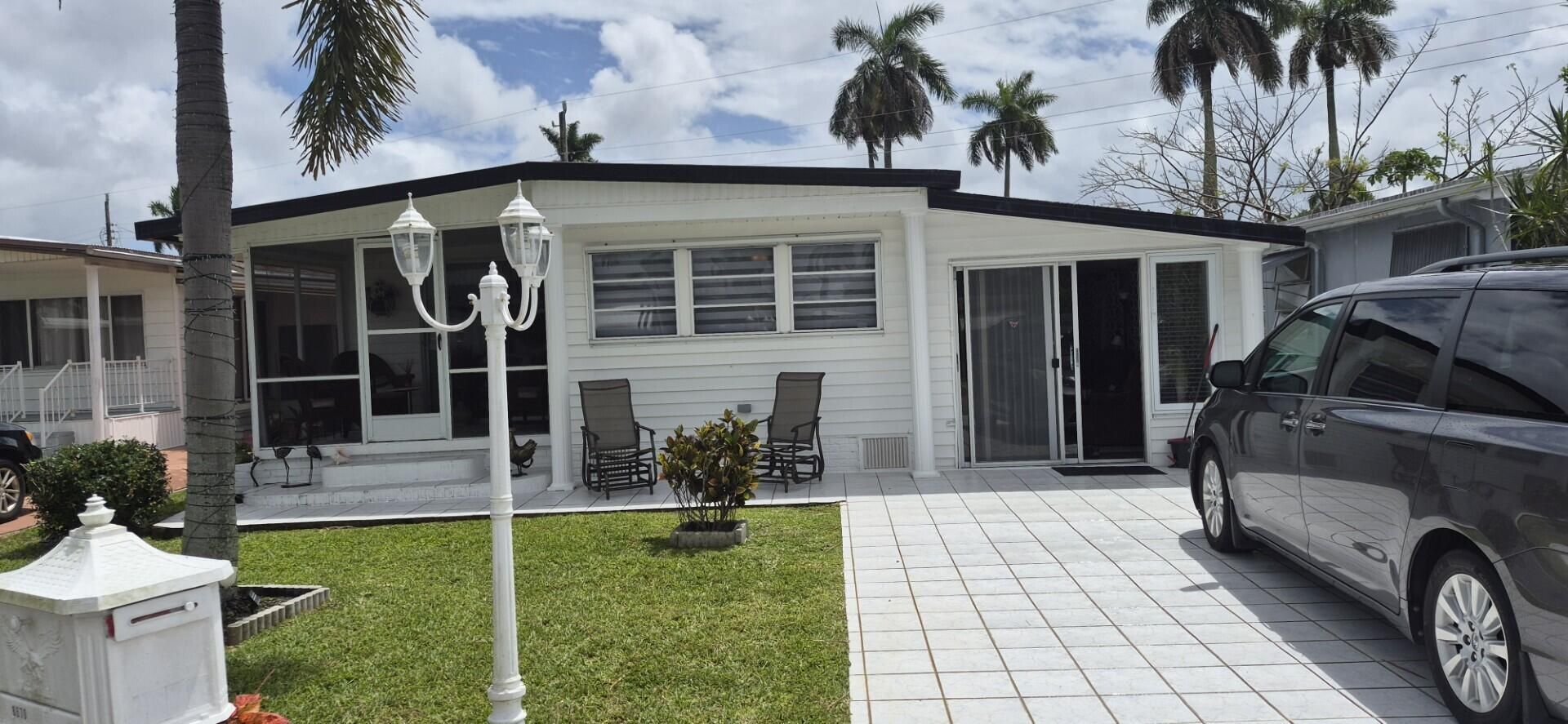 8670 SW 18th Place, Davie, FL 33324 Photo