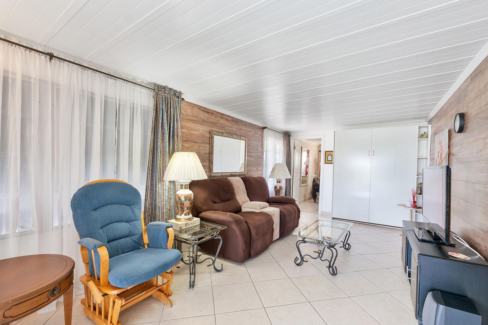 8670 SW 18th Place, Davie, FL 33324 Photo