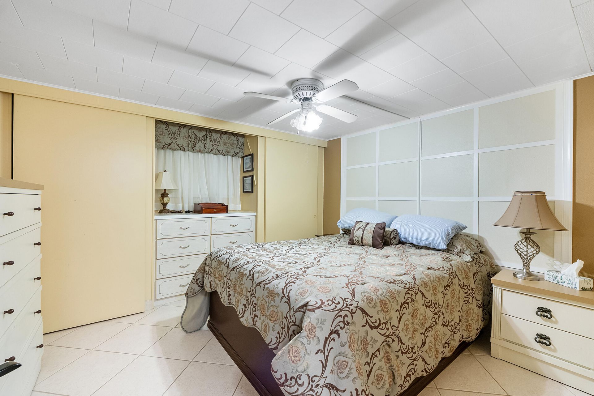 8670 SW 18th Place, Davie, FL 33324 Photo