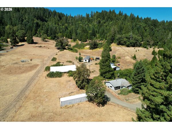 100 OPOSSUM LN, Myrtle Creek, OR 97457