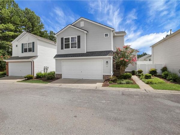 141 W Oaks Place , Woodstock, GA 30188