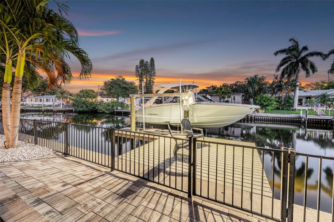 1472 47th Avenue Ne, Saint Petersburg, FL 33703 Photo
