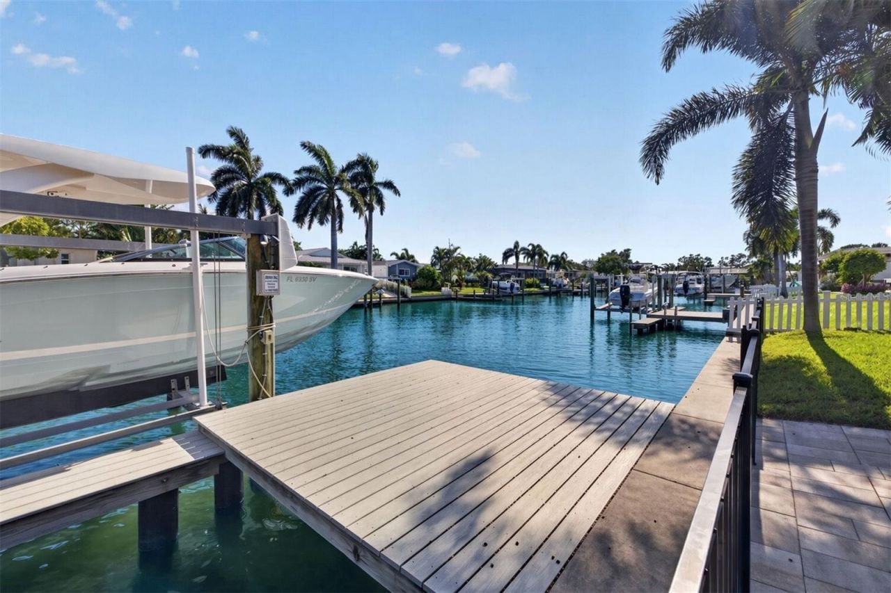1472 47th Avenue Ne, Saint Petersburg, FL 33703 Photo
