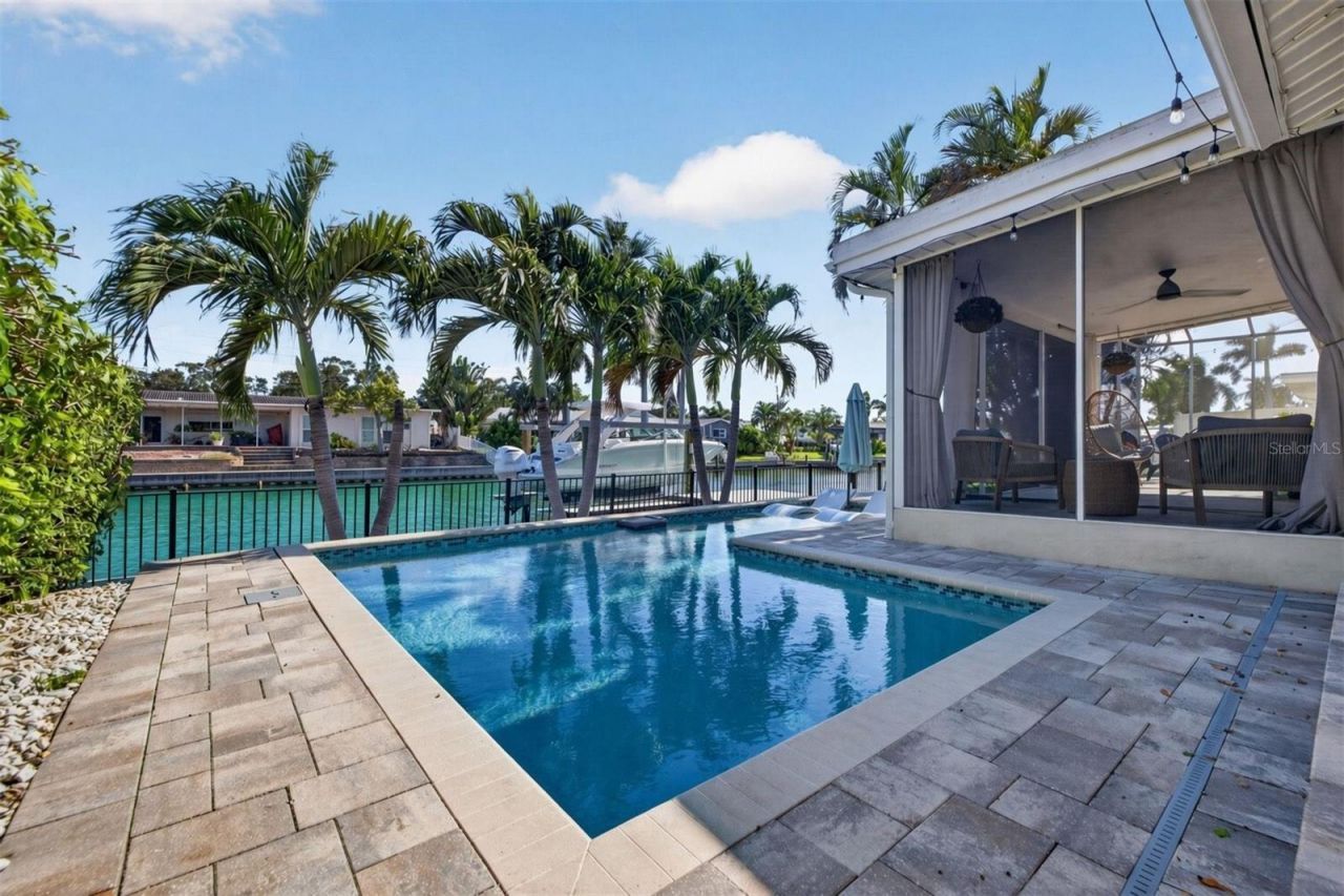 1472 47th Avenue Ne, Saint Petersburg, FL 33703 Photo