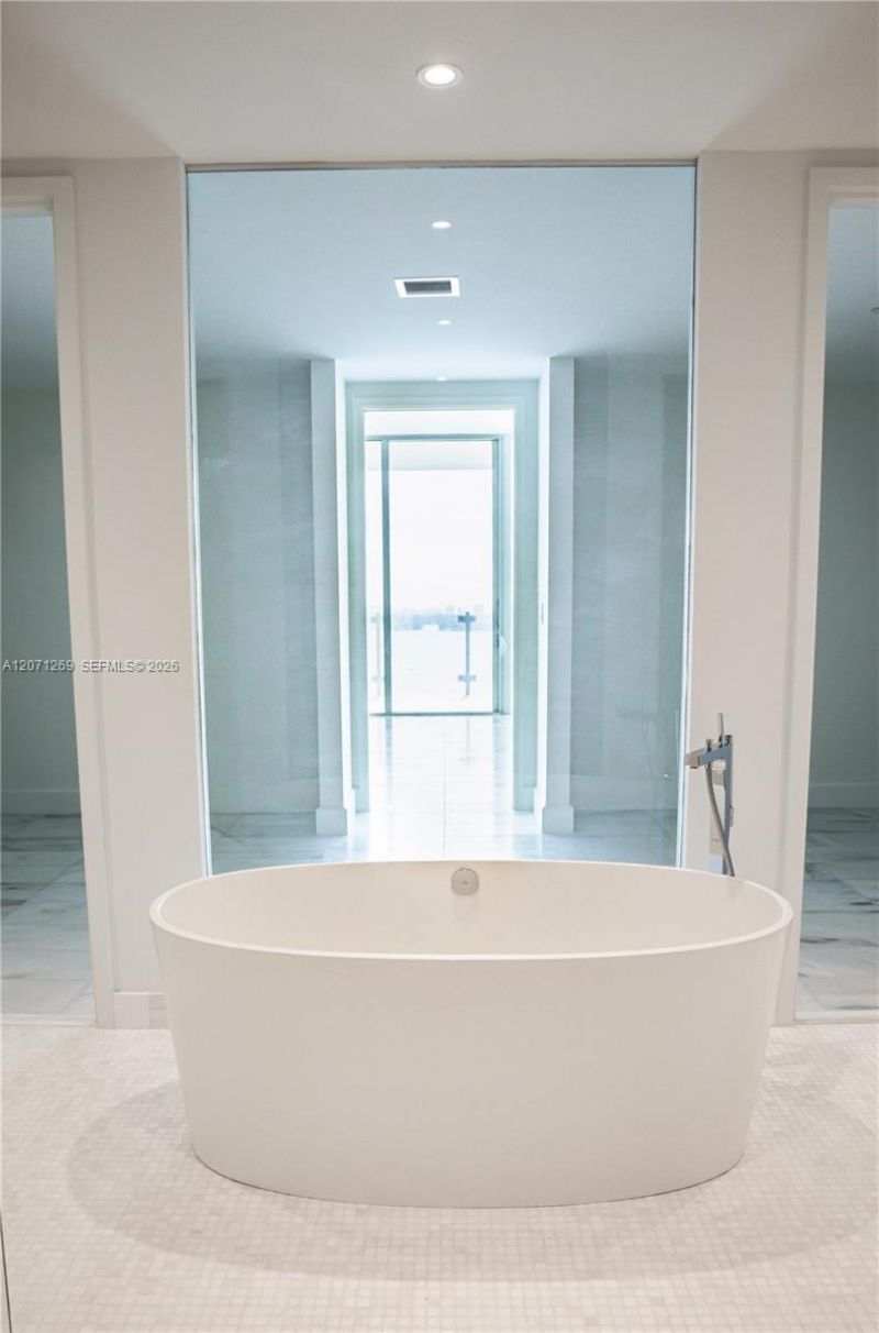 700 NE 26th Ter , Unit 4403, Miami, FL 33137 Photo
