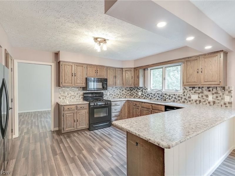 369 Homewood Avenue, Akron, OH 44312 Photo 8