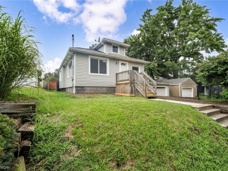 374 Frazier Avenue, Akron, OH 44305 Photo 3