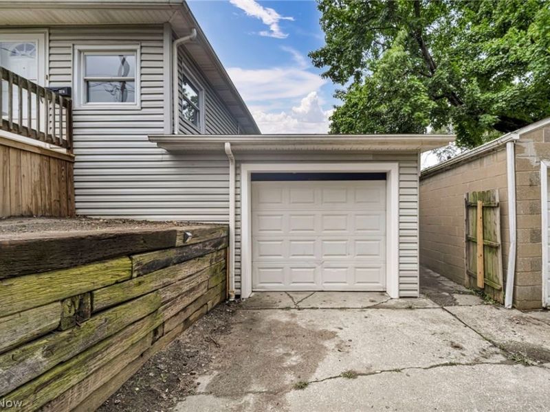 374 Frazier Avenue, Akron, OH 44305 Photo 5