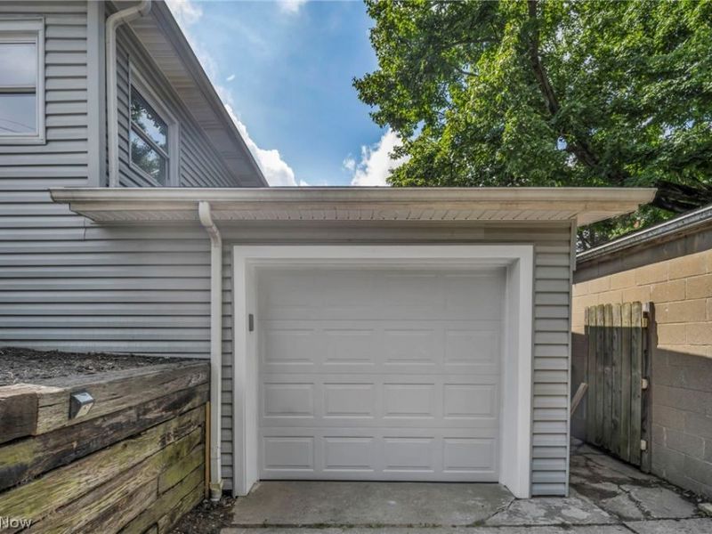 374 Frazier Avenue, Akron, OH 44305 Photo 6