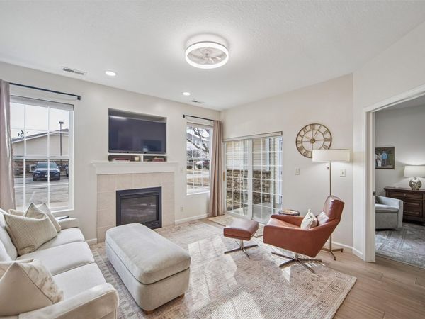 1313 SE University Avenue, Unit 102, Waukee, IA 50263
