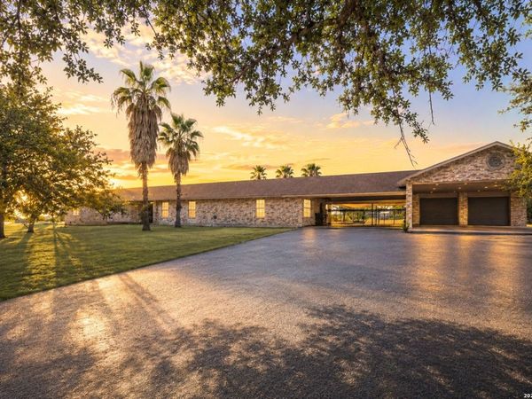 446 Quail Hollow, Adkins, TX 78101