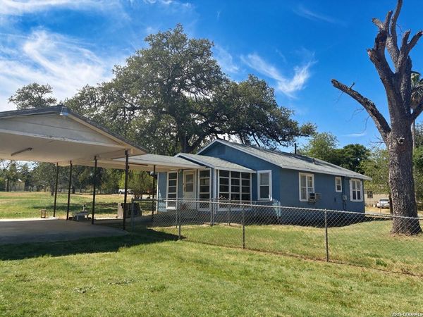 529 Avenue E, Poteet, TX 78065