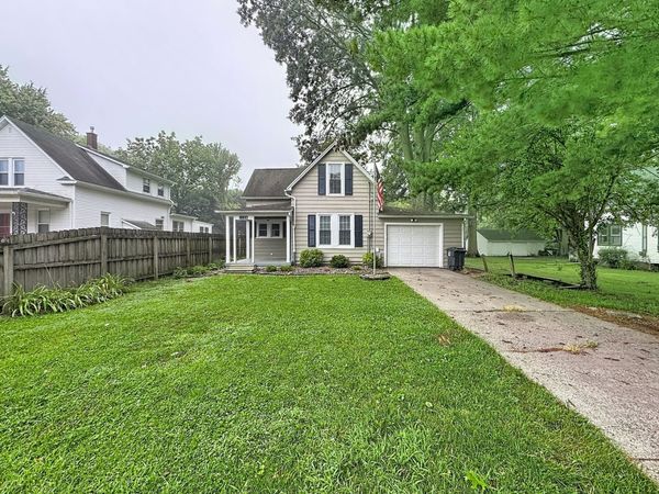 1156 33rd Avenue , Moline, IL 61265
