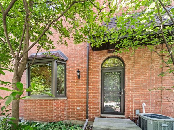 1339 E Central Road , Arlington Heights, IL 60005