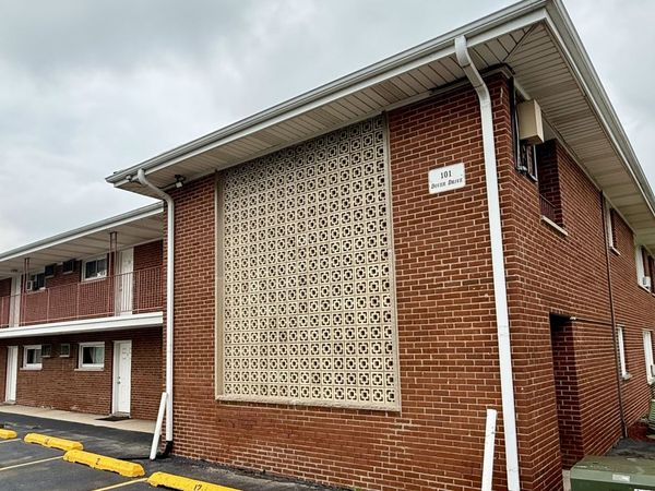 101 Dover Drive, Unit 5, Des Plaines, IL 60018