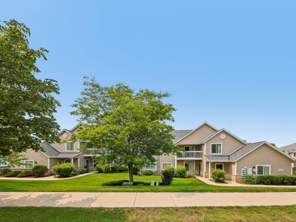 1038 River Place Blvd, Unit 7, Waukesha, WI 53189