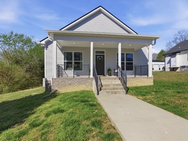 1030 Oak Dr , White Bluff, TN 37187